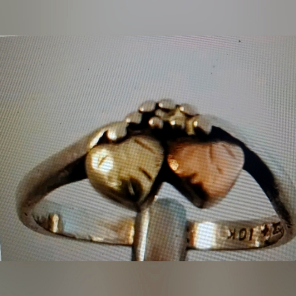 Black Hills Gold Ring Size 6.5
